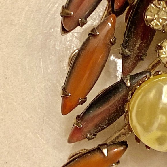 Vintage CATHE Dark Coral, rhinestones and faux pearl Brooch and Earrings Set - Picture 9 of 9